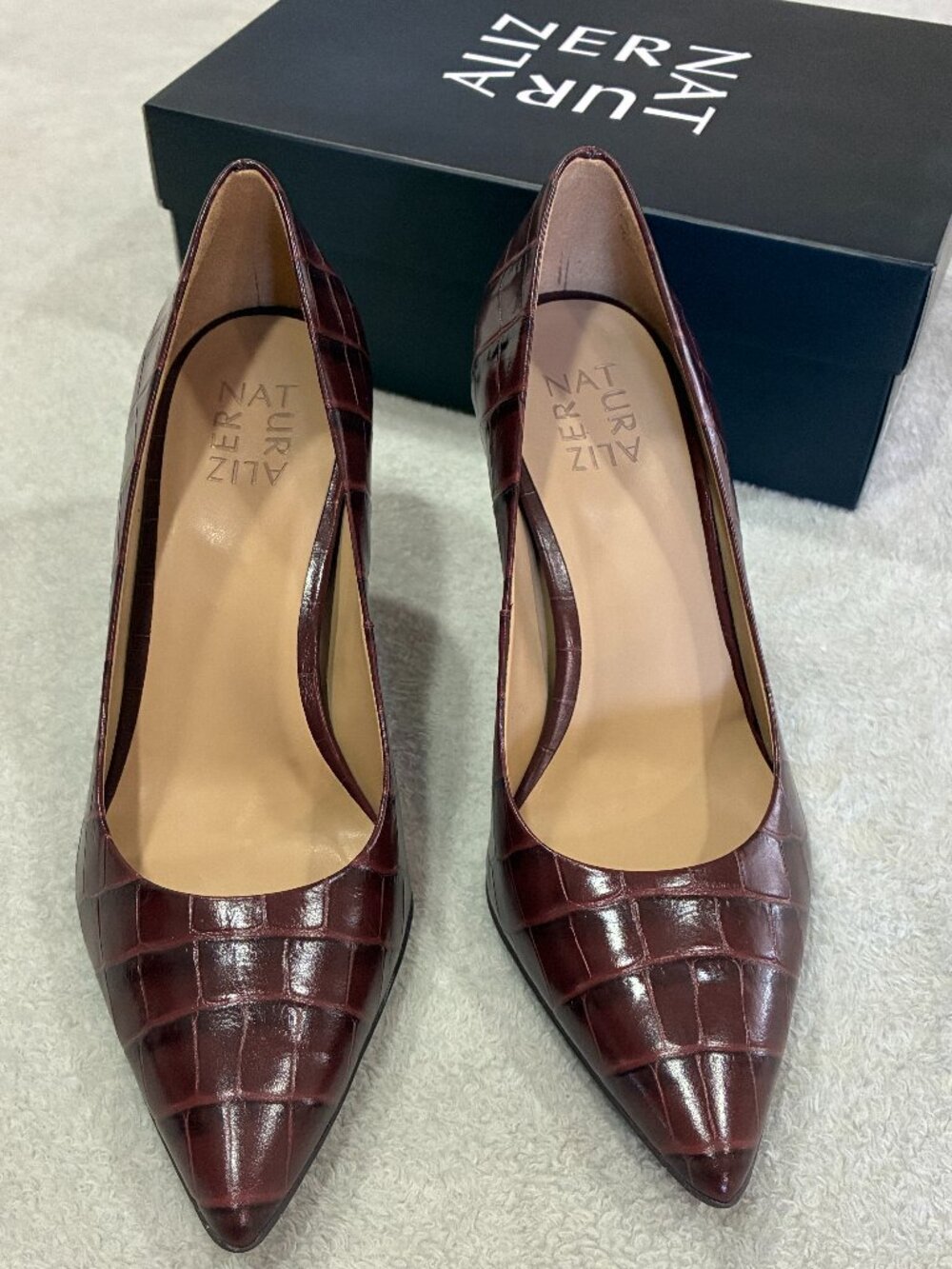 Naturalizer Anna Heels in Burgundy Croc-embossed leather Size 8.5 Wide
